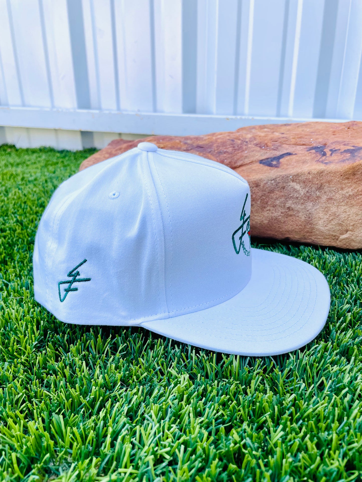 White 5 Panel SnapBack Round/4F Logo