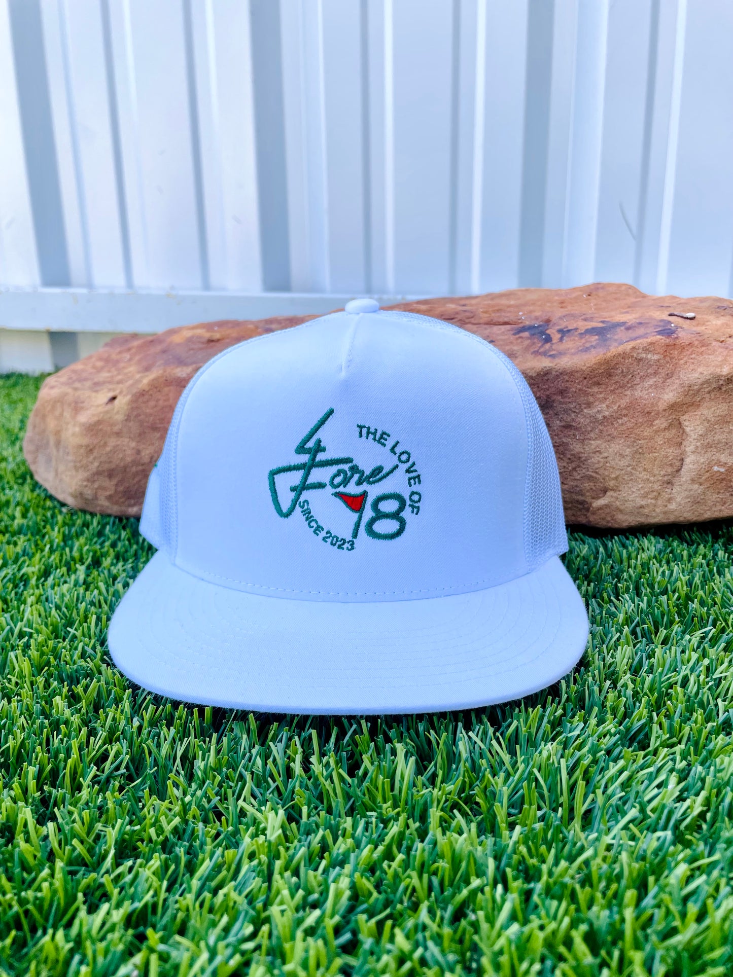 Trucker Style White SnapBack Round/4F Logo